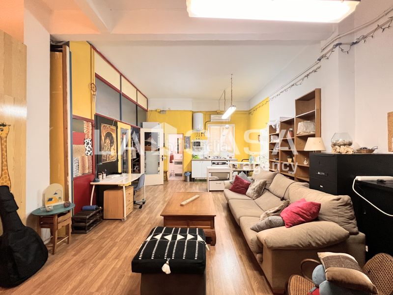 Foto 959507cd-0d96-4607-8f40-487b33db635d. Local comercial a Centre Badalona