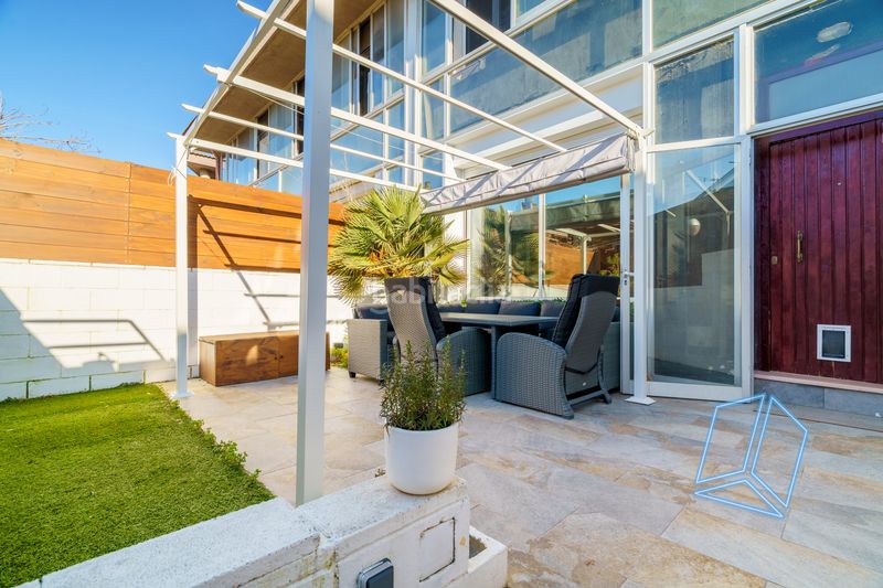 Foto 1a6b0d5e-11d5-4d2e-aadd-3759eab73517. Casa adossada amb aparcament a Begues