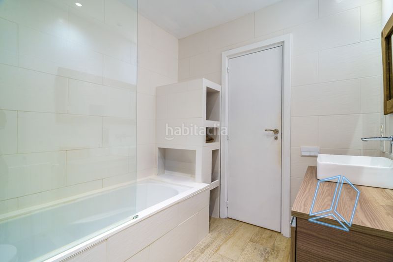 Foto 3b94a8f6-192a-4989-90d5-1de91fa5bc5e. Casa adossada amb aparcament a Begues