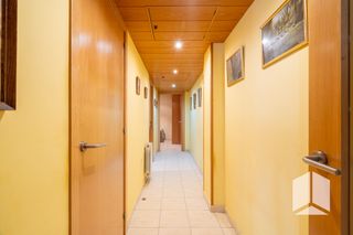 Piso  Carrer de narcís monturiol. Ideal piso en finca seminueva