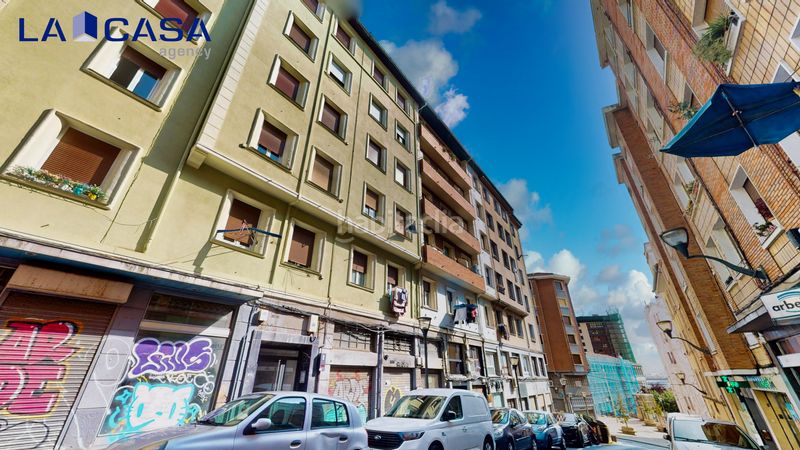 Foto b3788f54-017b-4f64-82da-6e36717df3c1. Pis amb calefacció a Barrio de Uribarri Bilbao