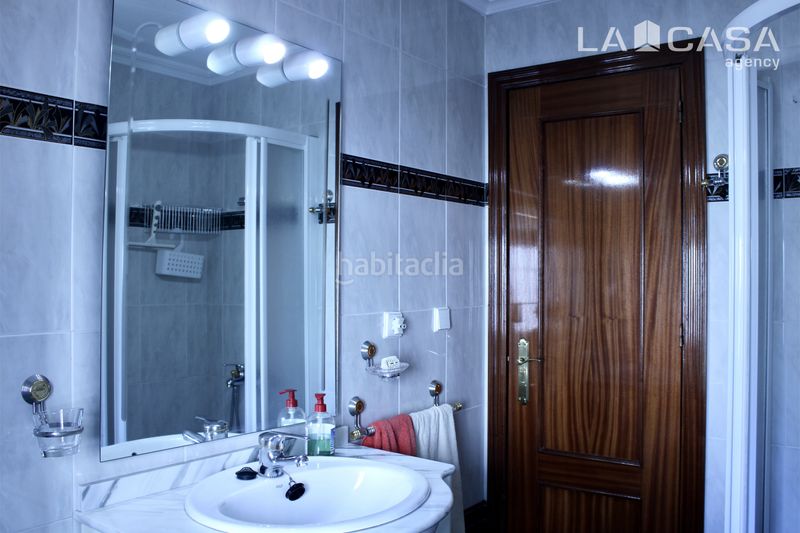 Foto 0ab1c8ad-4bee-4c95-9a63-7143c197b3ae. Pis a Cruz Roja Sevilla