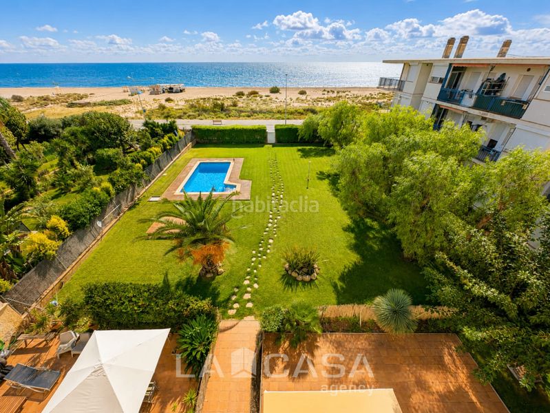 Foto 8495ebae-e546-4dd5-addb-234e2919bb22. Àtic amb aparcament a les botigues de Sitges Sitges