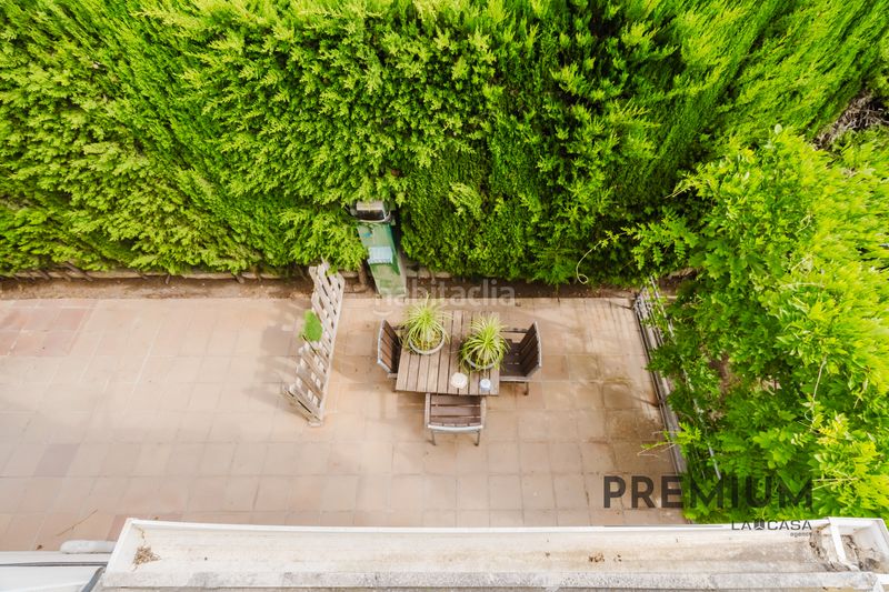 Foto b2bd5a60-b494-4b22-a766-2b37d35451e3. Casa amb aparcament piscina a La Pineda Castelldefels