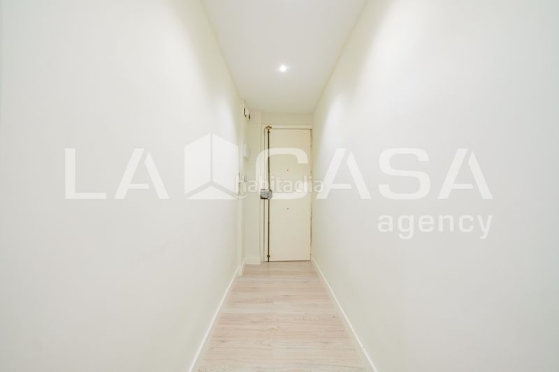 Foto cb41d7d8-c6f4-4c88-8672-609b95e0d2ba. Pis a Aiora Valencia