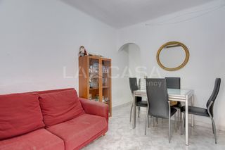 Pis  Avenida severo ochoa de. Piso de tres habitaciones con balcón en pubilla cases