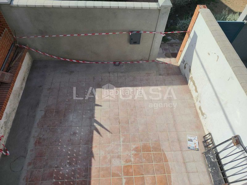 Foto abdd4628-ee7c-41b3-a067-1600536f2b9e. Casa adosada chalet adosado en los barrios en Barrios (Los)