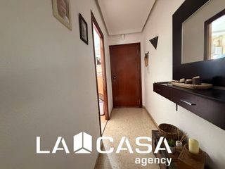 Pis  Juan ramón jiménez. Casa en planta baja con patio y naves, ideal para reformar en zo