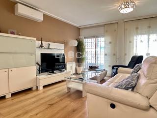 Etagenwohnung  Carrer joan ràfols. Piso totalmente reformado con gran terraza en el centro de santa