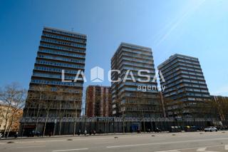 Etagenwohnung  Carrer de concepción arenal. Amplio piso familiar con 4 habitaciones dobles, luminoso y bien