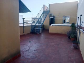 Maison  Calle hojiblanca. ? magnífico dúplex con local comercial, garaje, azoteas y patios
