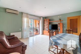 Pis  Carrer de narcís monturiol. Excelente piso en carrer de narcis monturiol, castelldefels