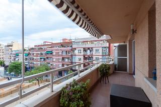Appartement  Avinguda del bosc. Piso con balcon luminoso