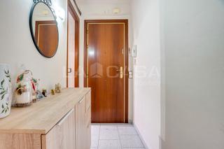 Appartement  Carrer de pablo iglesias. Piso con ascensor y gran potencial en zona vía júlia  sant andre