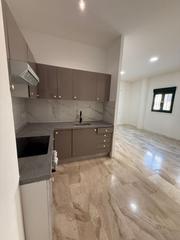 Etagenwohnung  Carrer del berguedà. Oportunidad única en terrassa  piso reformado con cocina abierta