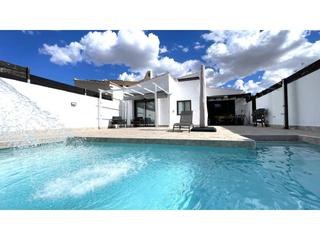 Xalet a De la peña 27. Casa en planta baja en corvera golf con piscina privada