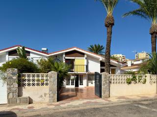 Casa  Primera avenida. Oportunida única chalet adosado con encanto en los cubanitos  la