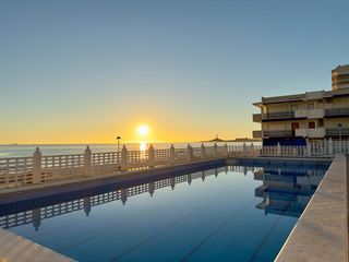 Apartament  Las sirenas i. Exclusivo apartamento reformado de 3 dormitorios  primera línea