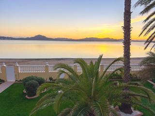 Xalet  Mar negro. Exclusiva villa en primera linea de mar con vistas panormicas a