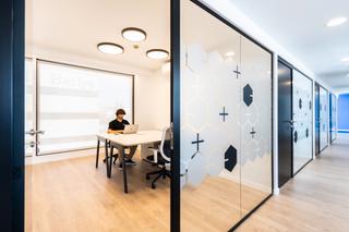Rent Office space in Calle de francisco gervás 6. Despacho privado en coworking con opción de trastero