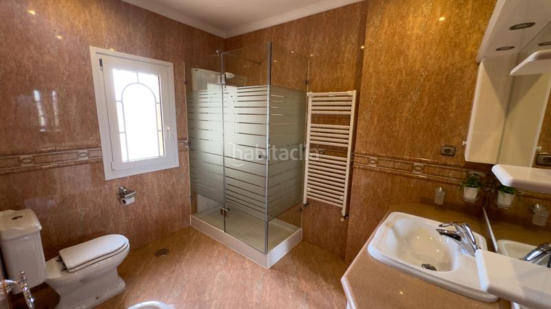 Foto 8e903c77-58ca-4f7e-a170-91aef66c91fe. Chalet en calle jumilla 26 chalet lujoso en alhaurin de la torre en Alhaurín de la Torre