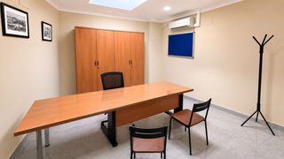Rent Office space in Calle sigfrido 52. Oficina en poligono alameda málaga