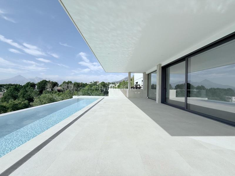 Foto 5e069af9-bf90-4ff8-8096-255ffd99beb8. Chalet mit heizung parking pool in Altea la vella Altea