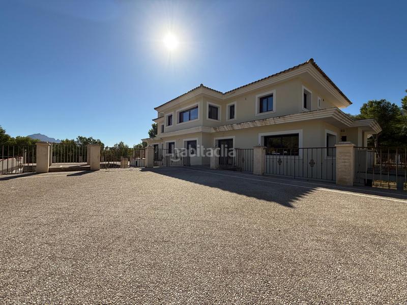 Foto 54c1c134-0a07-4f93-91d4-39b8f9f939f3. Chalet villa con gran parcela, piscina y caballerizas una oportunidad única para crear tu sueño en Polop