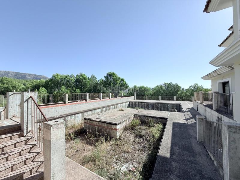Foto 7289049b-b861-4537-91cd-1790eae01681. Chalet villa con gran parcela, piscina y caballerizas una oportunidad única para crear tu sueño en Polop