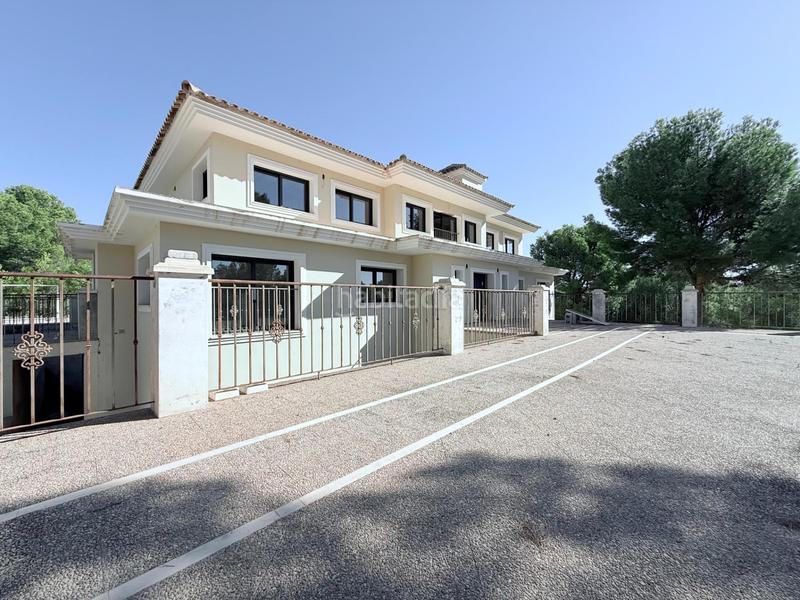 Foto 9d025766-d5df-4c85-8a66-99f7af7c1b70. Chalet villa con gran parcela, piscina y caballerizas una oportunidad única para crear tu sueño en Polop