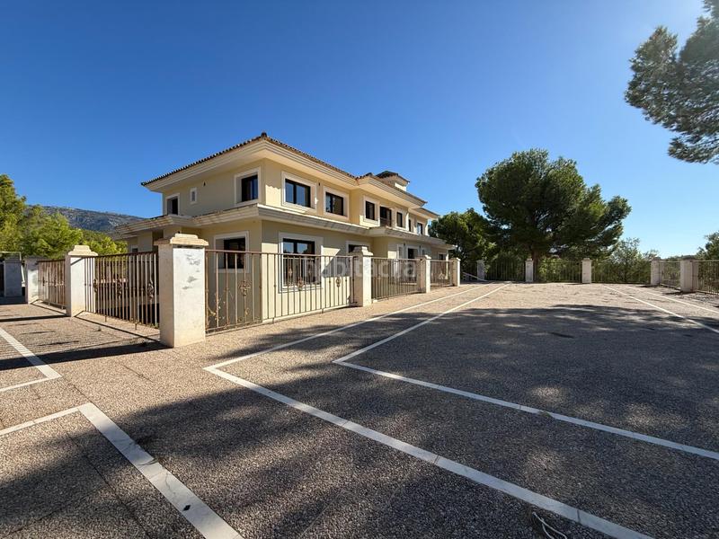 Foto 9dc0ba11-cd4e-49cd-ae48-14cc203ad3b7. Chalet villa con gran parcela, piscina y caballerizas una oportunidad única para crear tu sueño en Polop