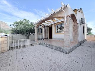 Chalet en Polop. Chalet independiente en urbanización la alberca  polop