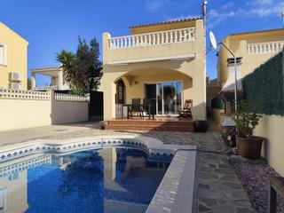 Chalet  Carrer mistral. Villa luminosa con piscina privada y vistas de las montaas
