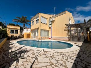 Chalet in Les Tres Cales. Villa paula