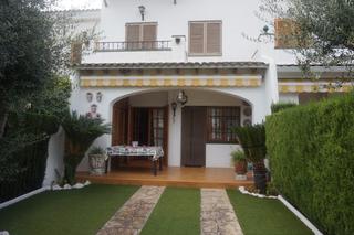 Semi detached house  Avenida catalunya. Adosado en roda de bara