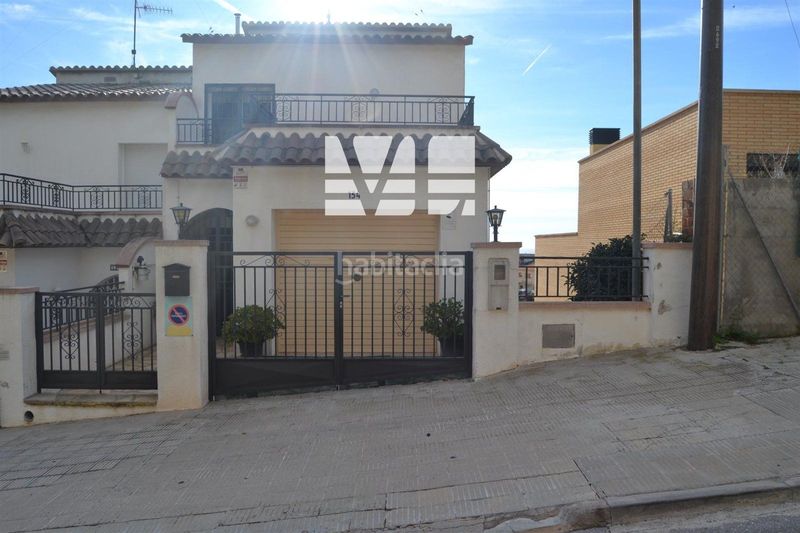 Foto 8a86d734-bf7a-4c6d-8239-eafbc80d0ff4. Casa adossada amb calefacció a Segur de Calafell nucli urbà Segur de Calafell