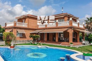 Xalet  Acuari. Encantador chalet en ber� mar  el francaset roda de bar�