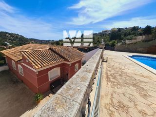 Xalet  Los jardines-els rosers. Chalet indpendiente con panorámicas vistas en urb. los jardines