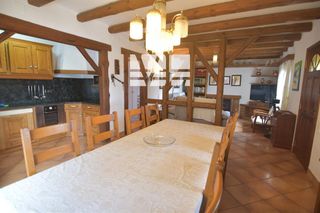 Casa  Juan ramon jimenez. Encantadora casa en mas mateu con piscina y licencia turística
