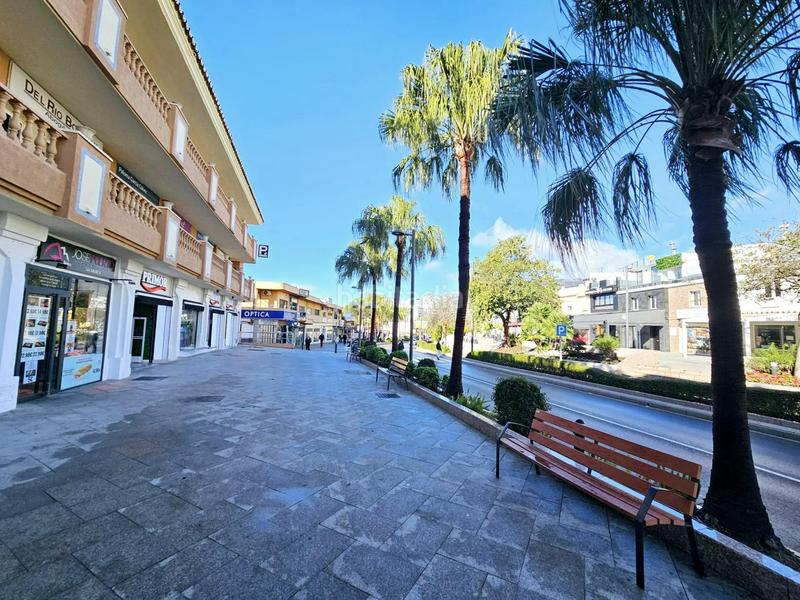 Foto a0fb8810-c33b-4d1e-9df3-9afd3a10c0c4. Alquiler local comercial en avenida constitucion 8 en Benalmádena