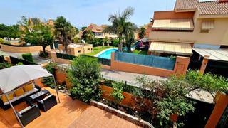 Towny house in Calle de carlos saavedra lamas 36. Chalet adosado en pinos de alhaurín, alhaurín de la torre málaga