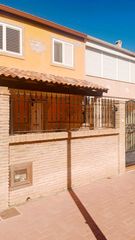 Casa adossada  Calle maestro quino. Chalet adosado en c/. maestro quino, torrevieja, alicante