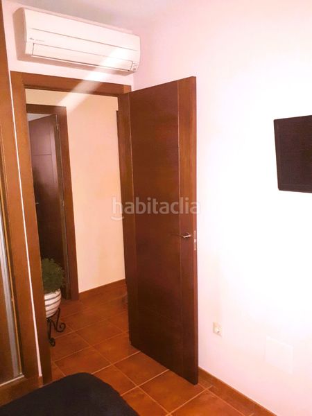 Foto 0f1a218d-ad3d-449e-b211-1fd528e87068. Casa adossada amb xemeneia a Playa de los Náufragos Torrevieja
