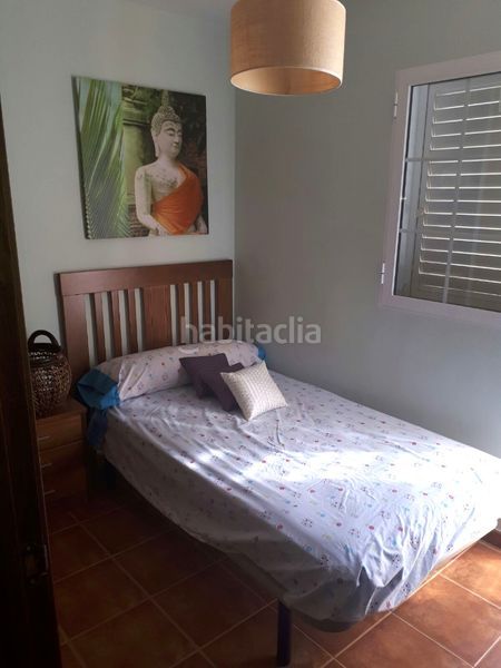 Foto 5b536b98-d77e-4ff2-8f73-876d50fb2c3a. Casa adossada amb xemeneia a Playa de los Náufragos Torrevieja