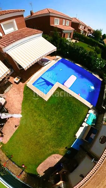 Foto 06a0b8f9-431c-401a-8381-579a689a4aa9. Xalet amb calefacció aparcament piscina a Barcience