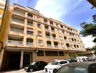 Flat in Puerto Deportivo. Piso en venta en c/. del huerto, torrevieja, alicante