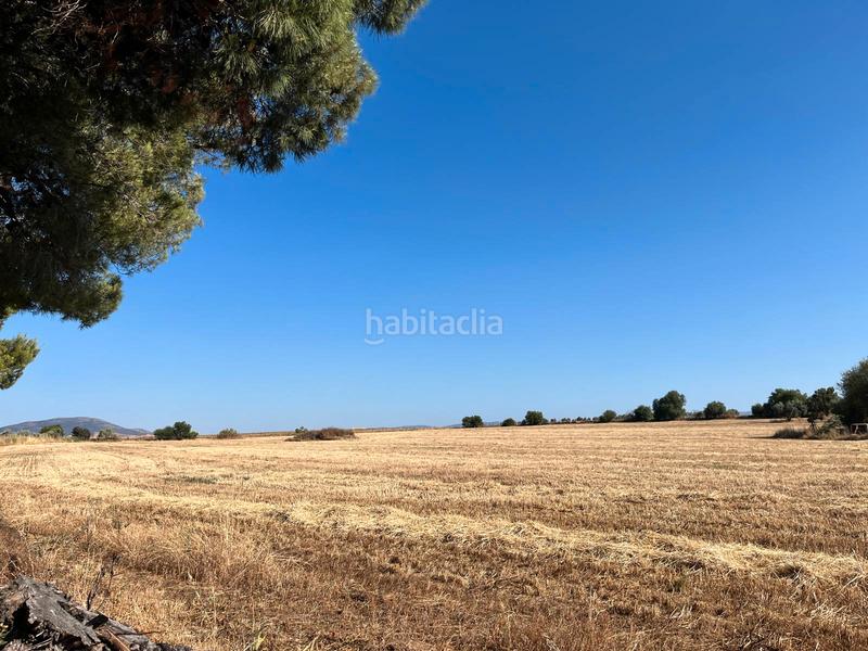 Foto b5589d9d-c41e-40dd-8610-a83e76441f84. Masia amb xemeneia aparcament a Guadamur
