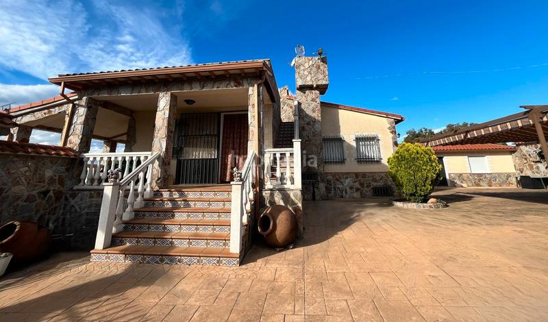 Foto 04131266-b37b-421b-91c7-5d31f6e9faf5. Masia amb xemeneia calefacció aparcament piscina a Santa Cruz del Retamar