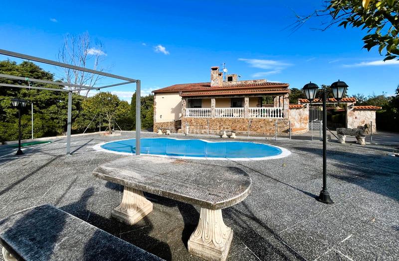 Foto 157ff369-1e29-434b-994d-1d8396eb31a1. Masia amb xemeneia calefacció aparcament piscina a Santa Cruz del Retamar