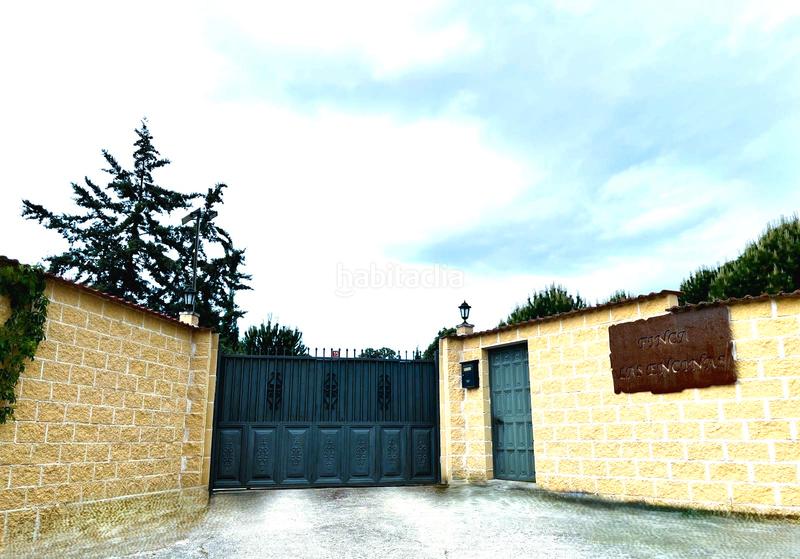 Foto 4277b204-bb9b-402b-907b-01a54b167586. Masia amb xemeneia calefacció aparcament piscina a Santa Cruz del Retamar